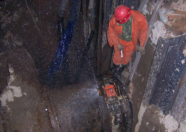 案例切管機(jī)現(xiàn)場